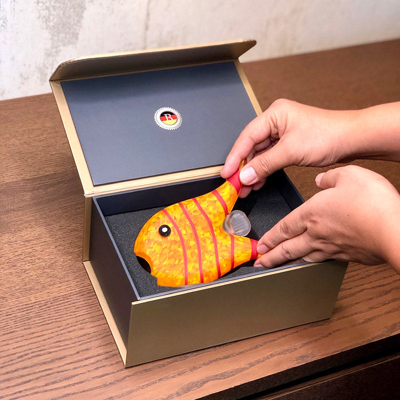 GILLY FISH - Souvenir, Souvenir, [Borowski Art Glass in Asia]